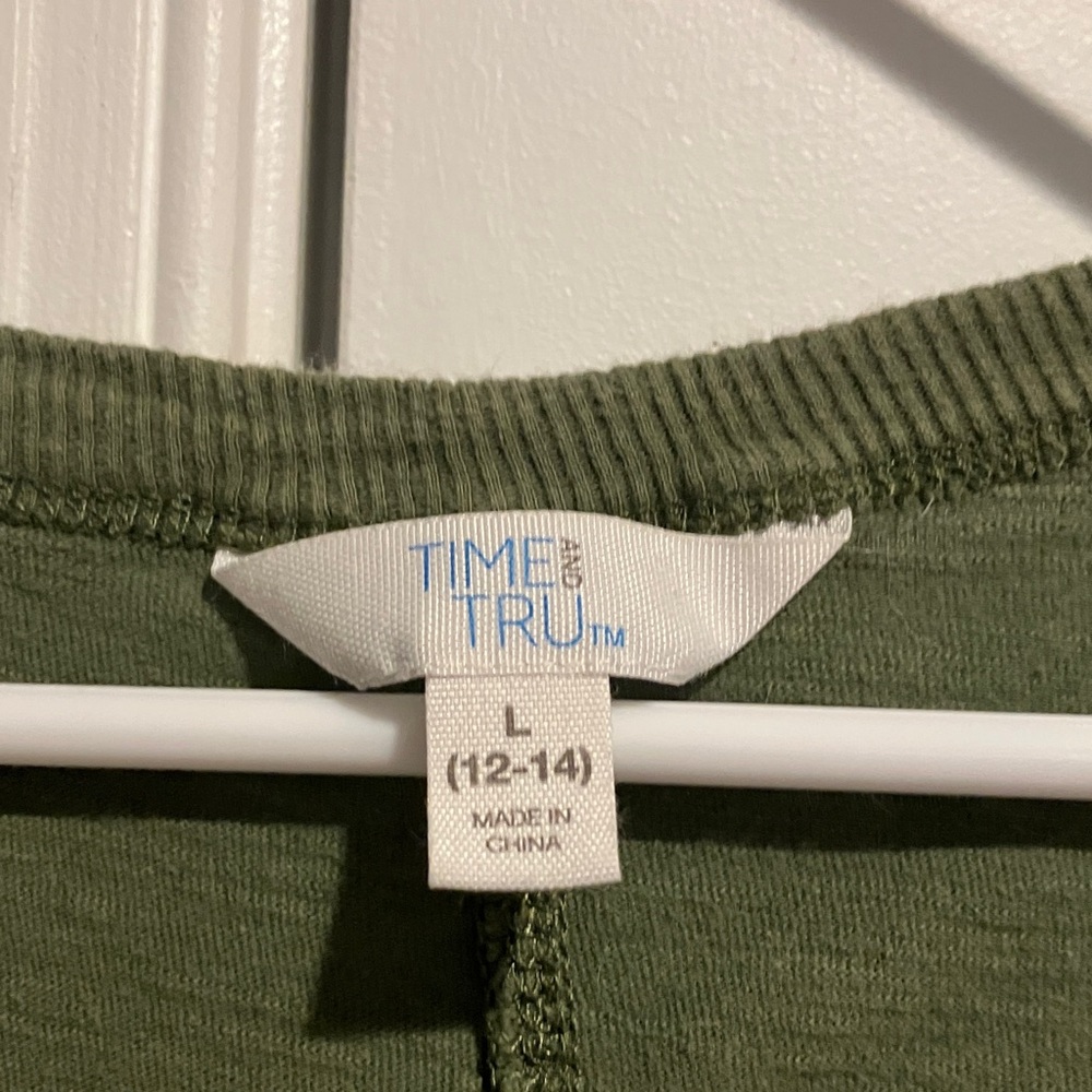 Time and Tru Buttoned Tank Top - Picture 2 of 5